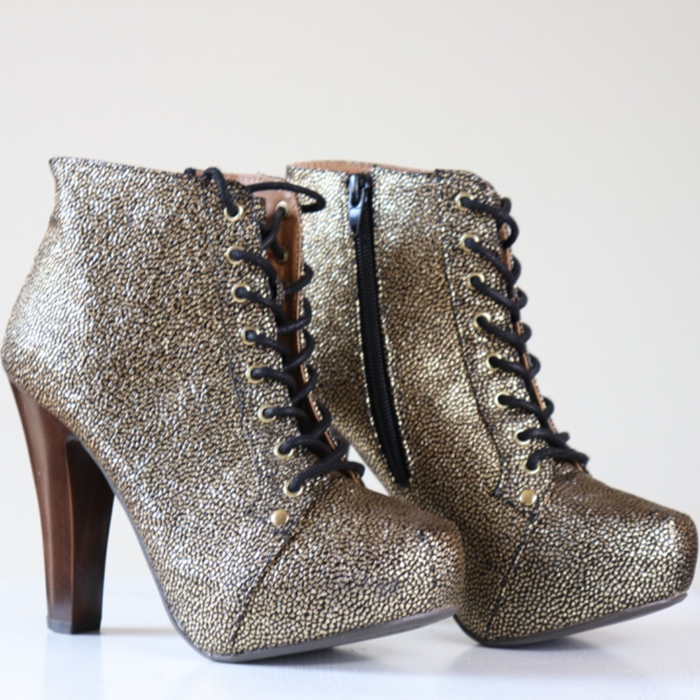 Booties ✨ Platform Smooth Studded- Size 6